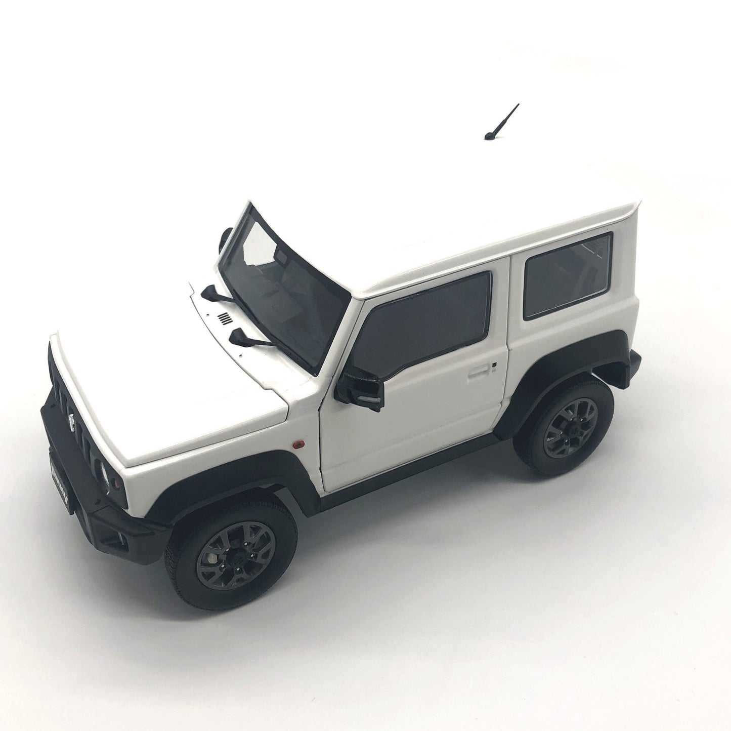 BM CREATIONS 18B0014 1/18 Suzuki Jimny JB74 Superior White 26U RHD Model Car