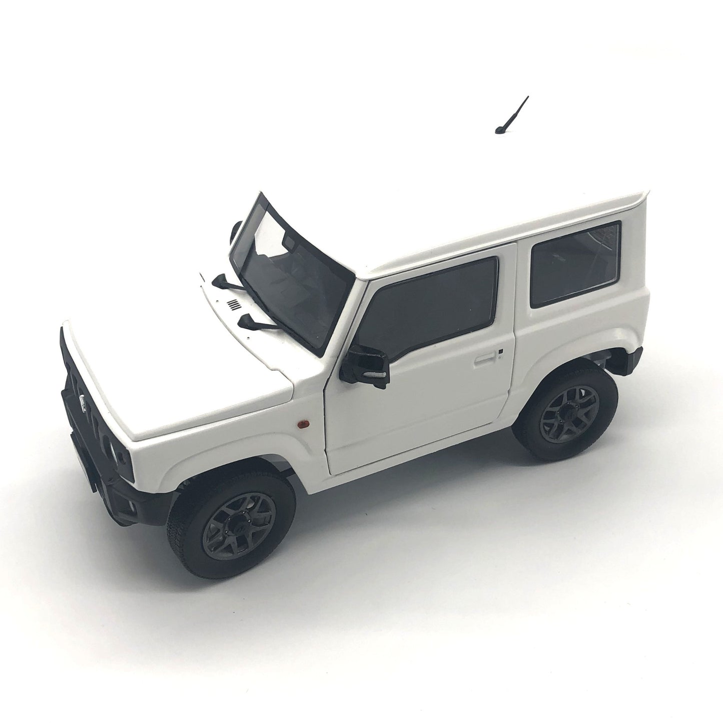 BM CREATIONS 18B0017 1/18 Suzuki Jimny JB64 Superior White 26U RHD 660cc Engine