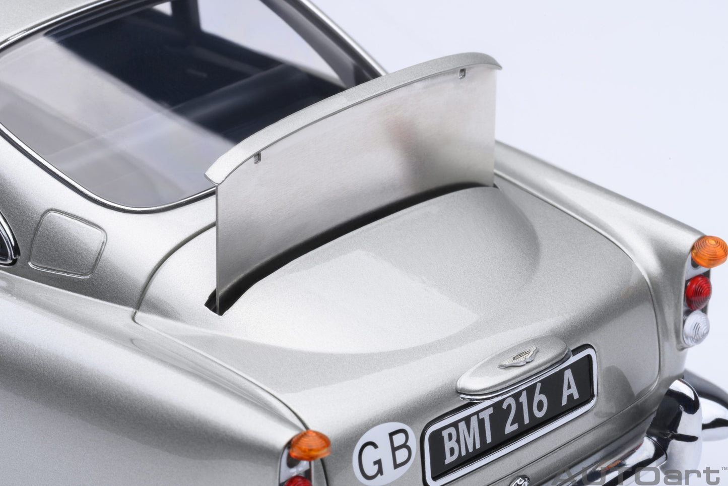 [Pre-order] AUTOart 1/18 Aston Martin DB5 “007 Goldfinger” (Silver) (1022)