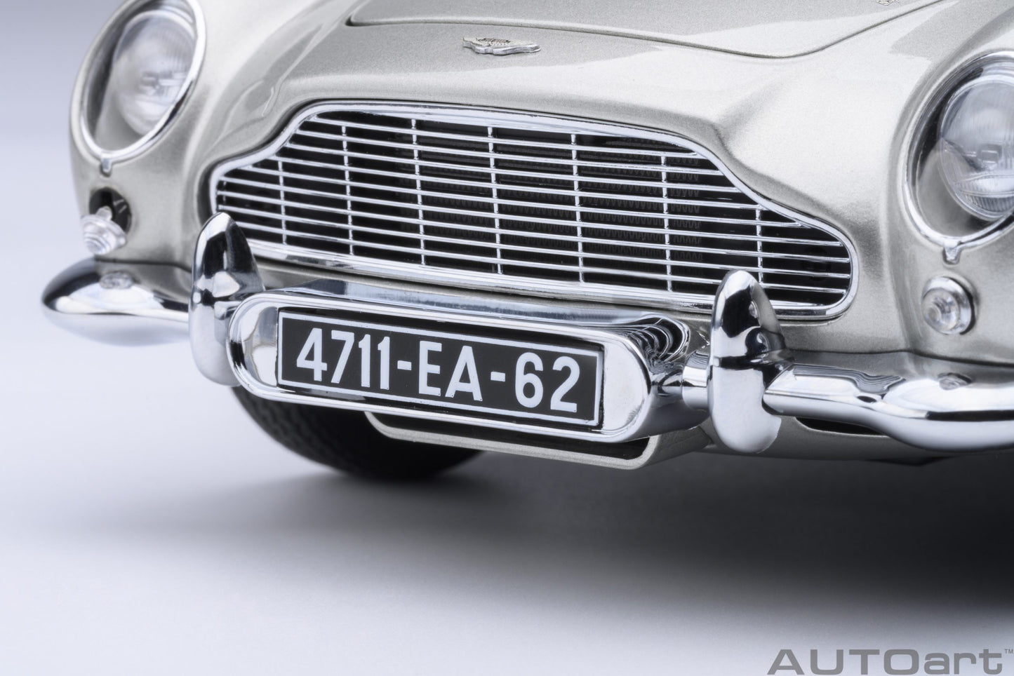 [Pre-order] AUTOart 1/18 Aston Martin DB5 “007 Goldfinger” (Silver) (1022)