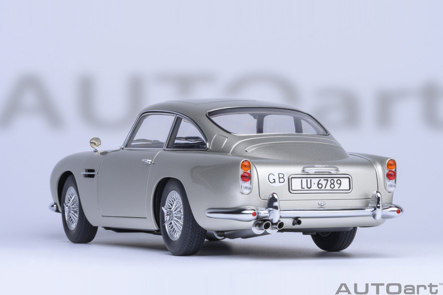 [Pre-order] AUTOart 1/18 Aston Martin DB5 “007 Goldfinger” (Silver) (1022)